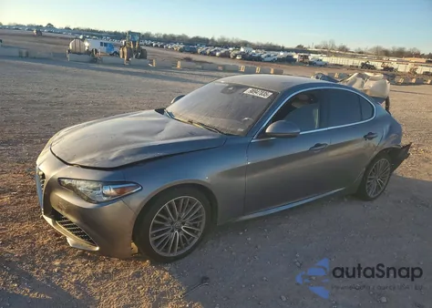 2018 Alfa Romeo Giulia Ti из США, поврежденный, VIN ZARFAECN4J7565376